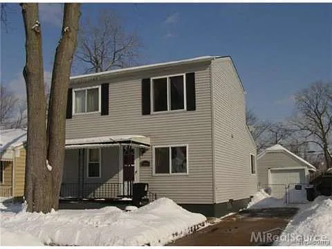 27082 Dartmouth St photo 1