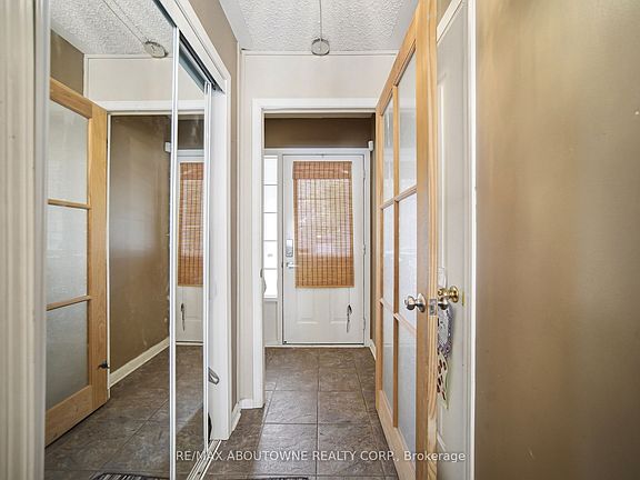 5th image of 902 Gazley Cir