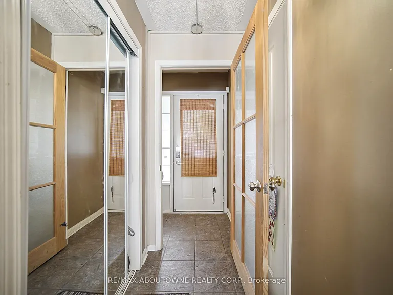 902 Gazley Cir — Photo 5