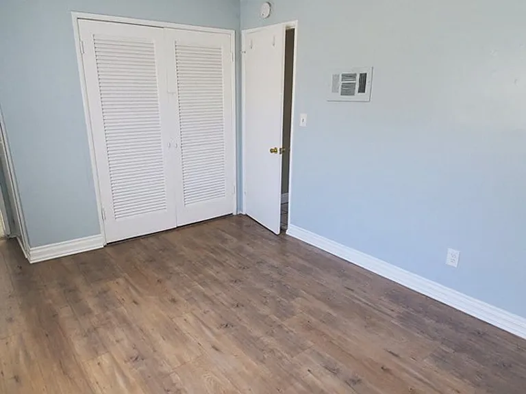 2039 Wallace Ave — Photo 8