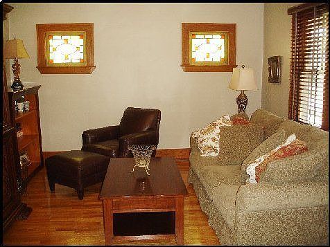 3rd image of 712 Florence Ave