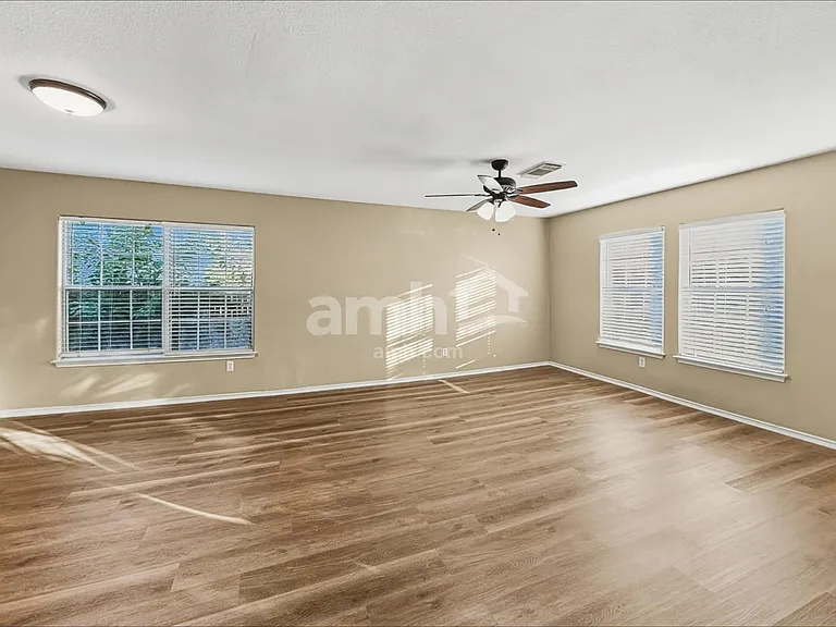 521 Emerald Fields Ln — Photo 5