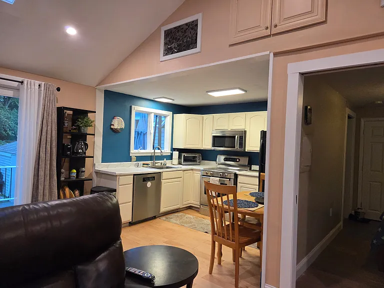 114 Old Oaken Bucket Rd #B — Photo 2