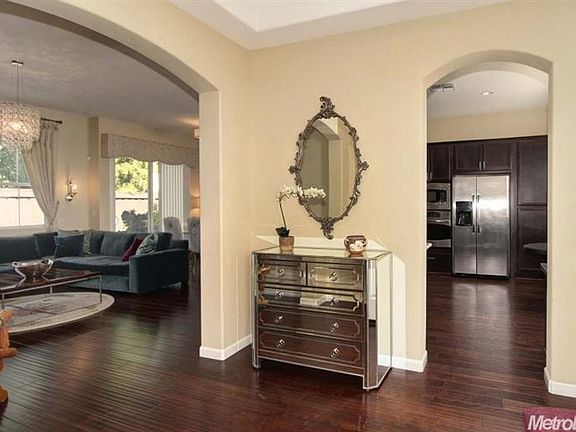 3rd image of 8015 Linda Isle Ln