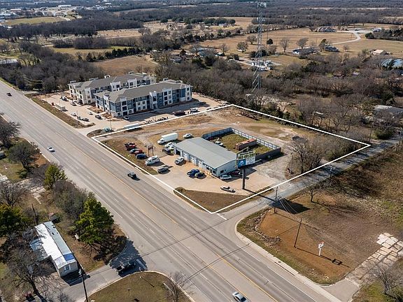 5th image of 1117 N State Highway 121