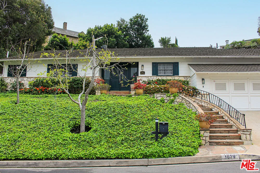 3 bed, 3.0 bath, 2971 sqft, $14,000 — Photo 3