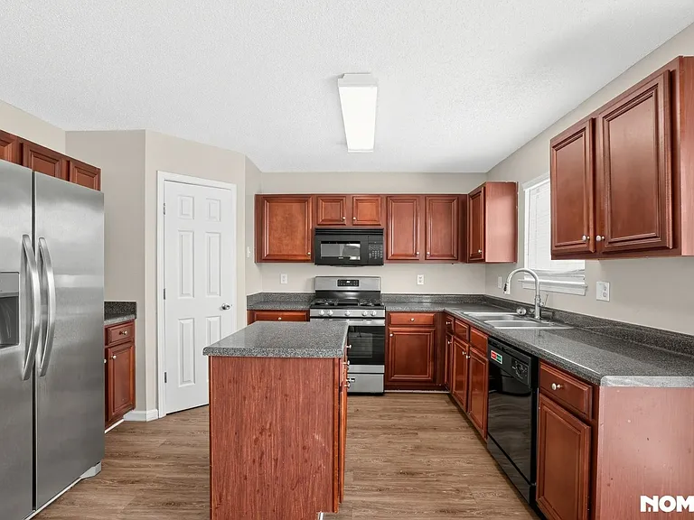 3693 Arminto Dr — Photo 16