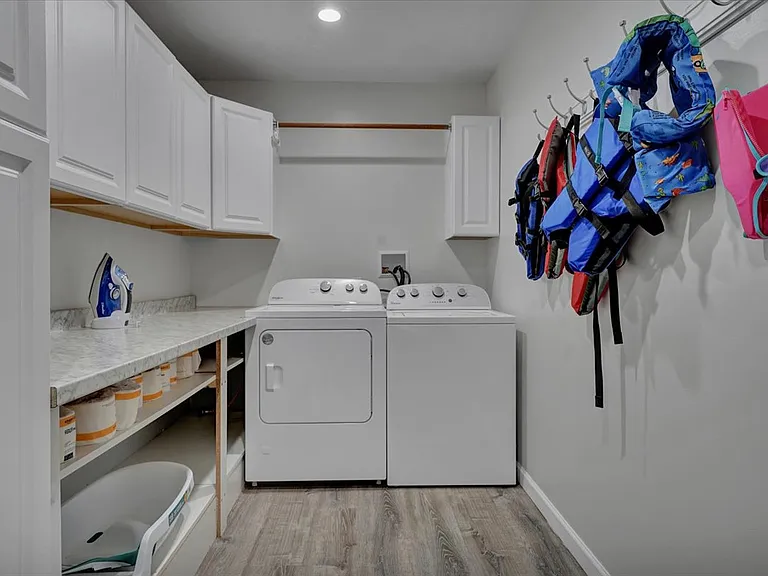 457 E Hurst Dr — Photo 1