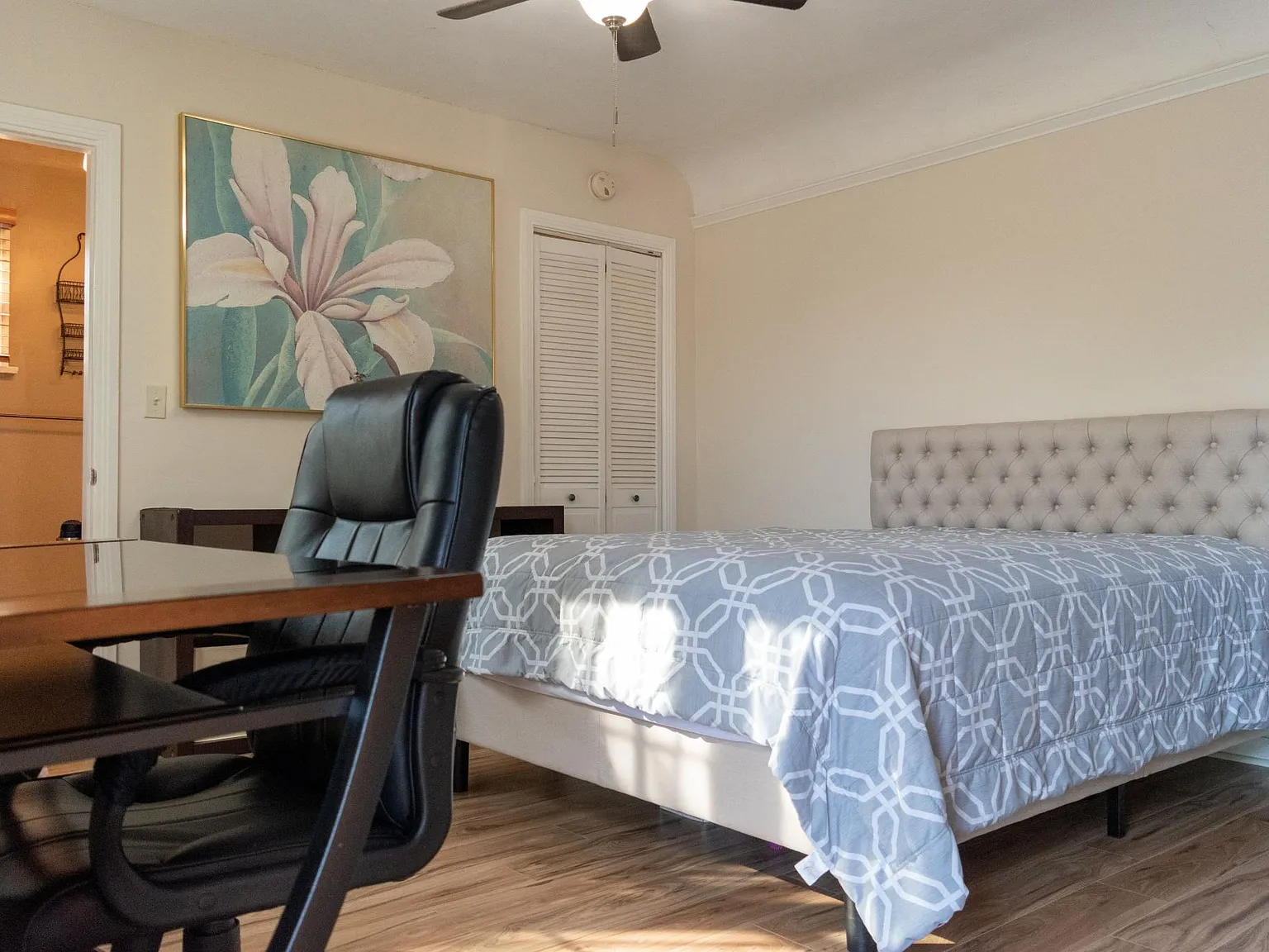 Studio, 250 sqft, $1,548 — Photo 3