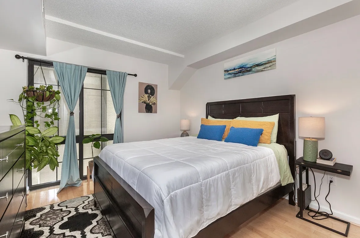 2 bed, 1025 sqft, $2,500 — Photo 4