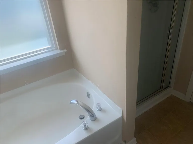 121 Creekwood Trl — Photo 10
