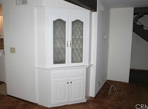 4th image of 645 E Magnolia Blvd