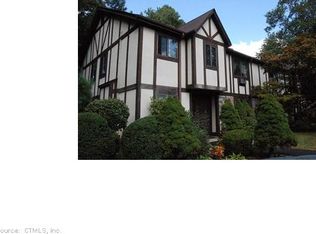 318 Foxwood Ln, Milford, CT 06461