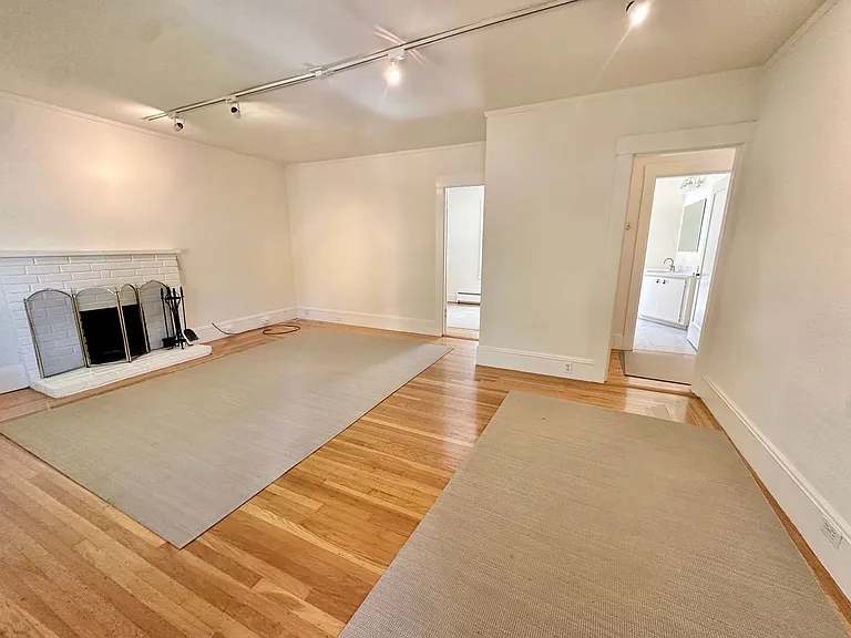 23 Sycamore Ave — Photo 3