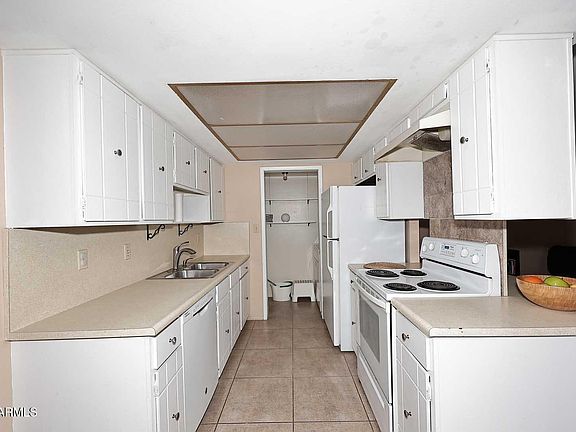 5th image of 4905 S WILLOW Drive