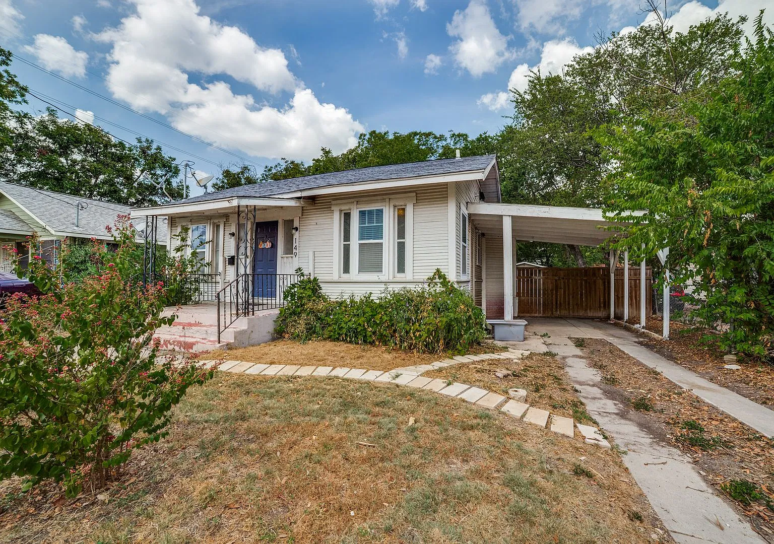 Renovated 2-Bedroom Bungalow Near San Pedro Park! — Photo 1