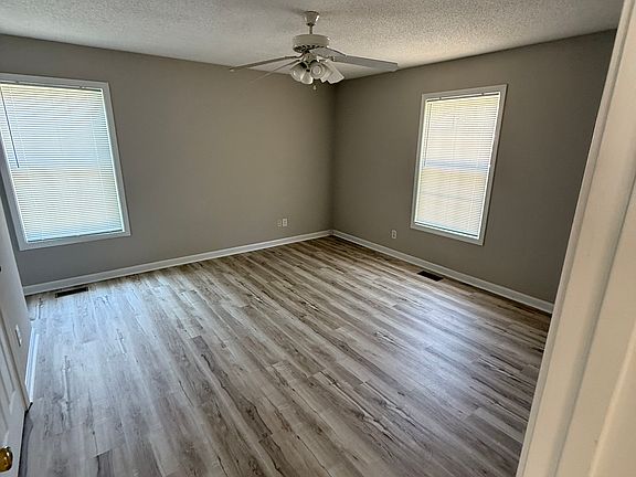 4th image of 2517 Eight Oaks Dr