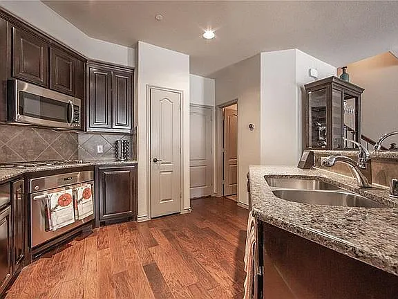 2825 Sheridan Dr — Photo 3