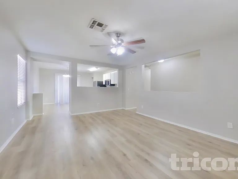 11514 W Wethersfield Rd — Photo 5