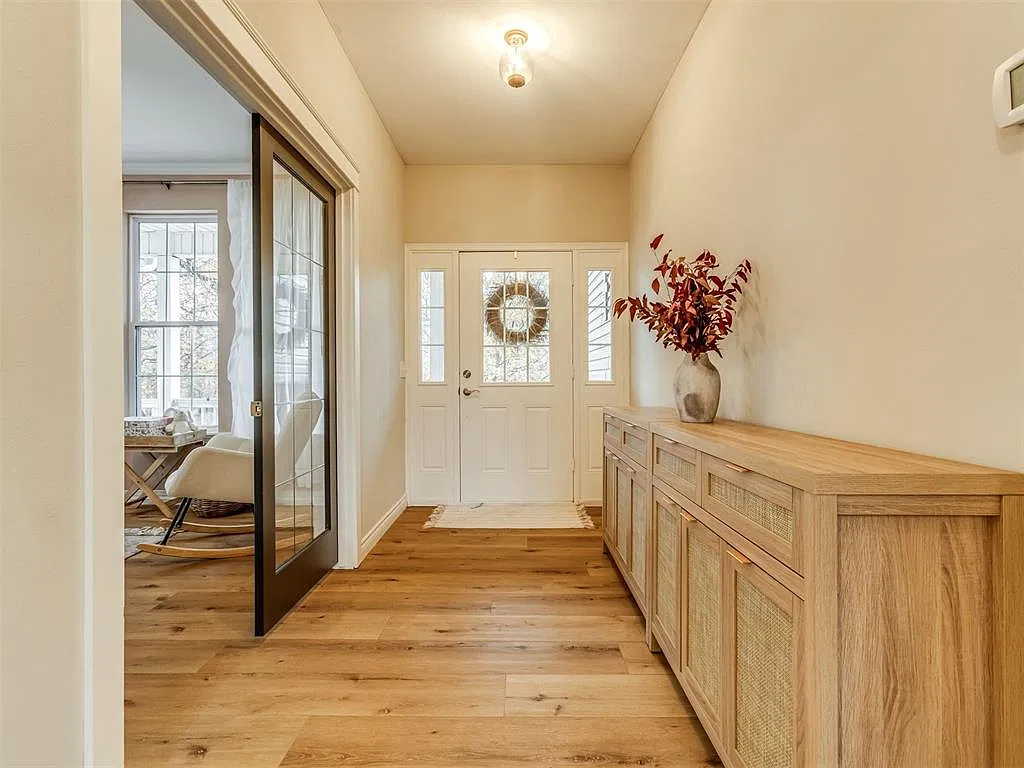 6 bed, 2.5 bath, 2970 sqft, $4,800 — Photo 3