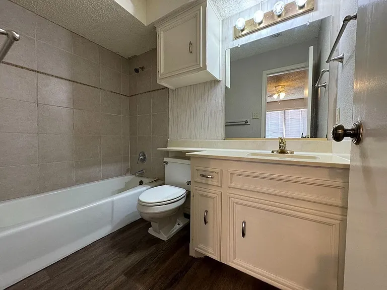 115 Troy Ave — Photo 7