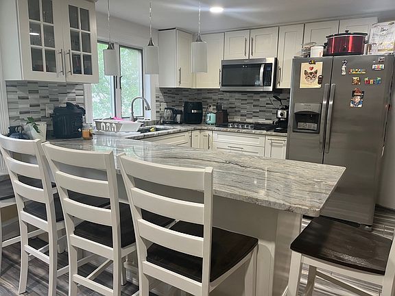 2nd image of 94 Oakwood Ave #1