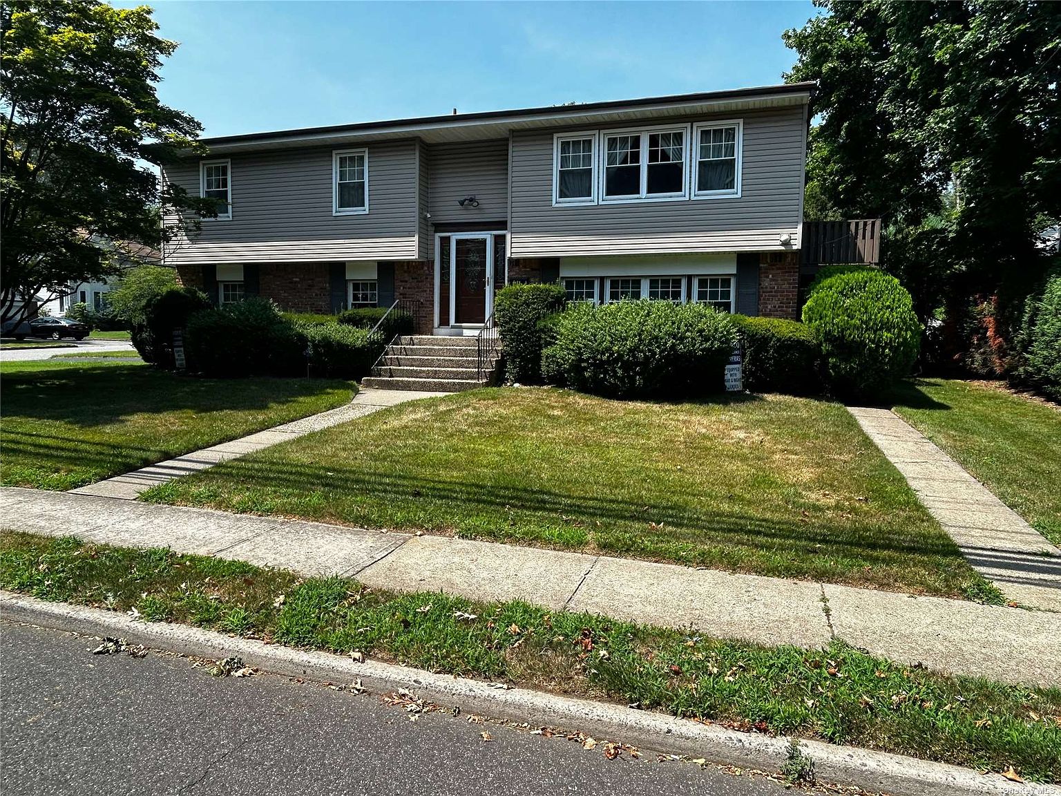 147 Warner Avenue, Roslyn Heights, NY 11577 Zillow