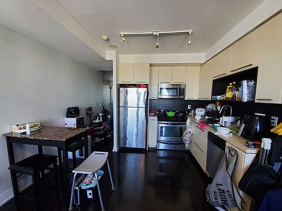 3rd image of 25 Carlton St #3001