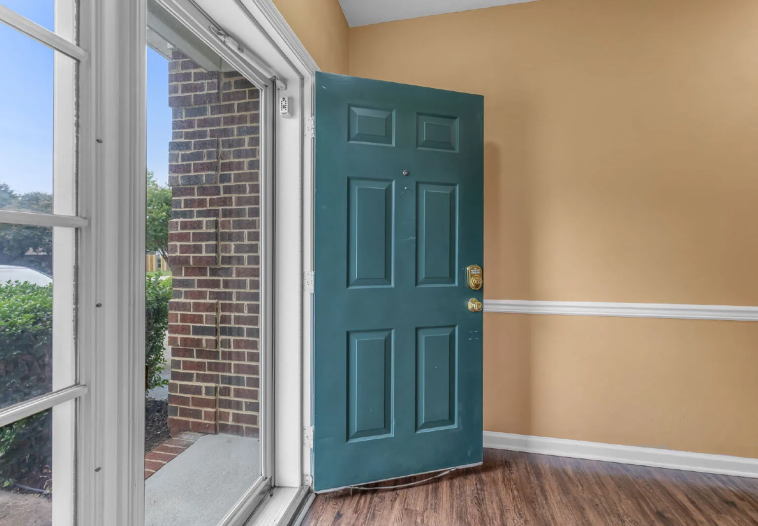 2 bed, 2.0 bath, 1305 sqft, $2,200 — Photo 4