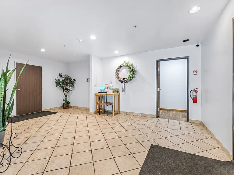 23056 Aspen Ave — Photo 8