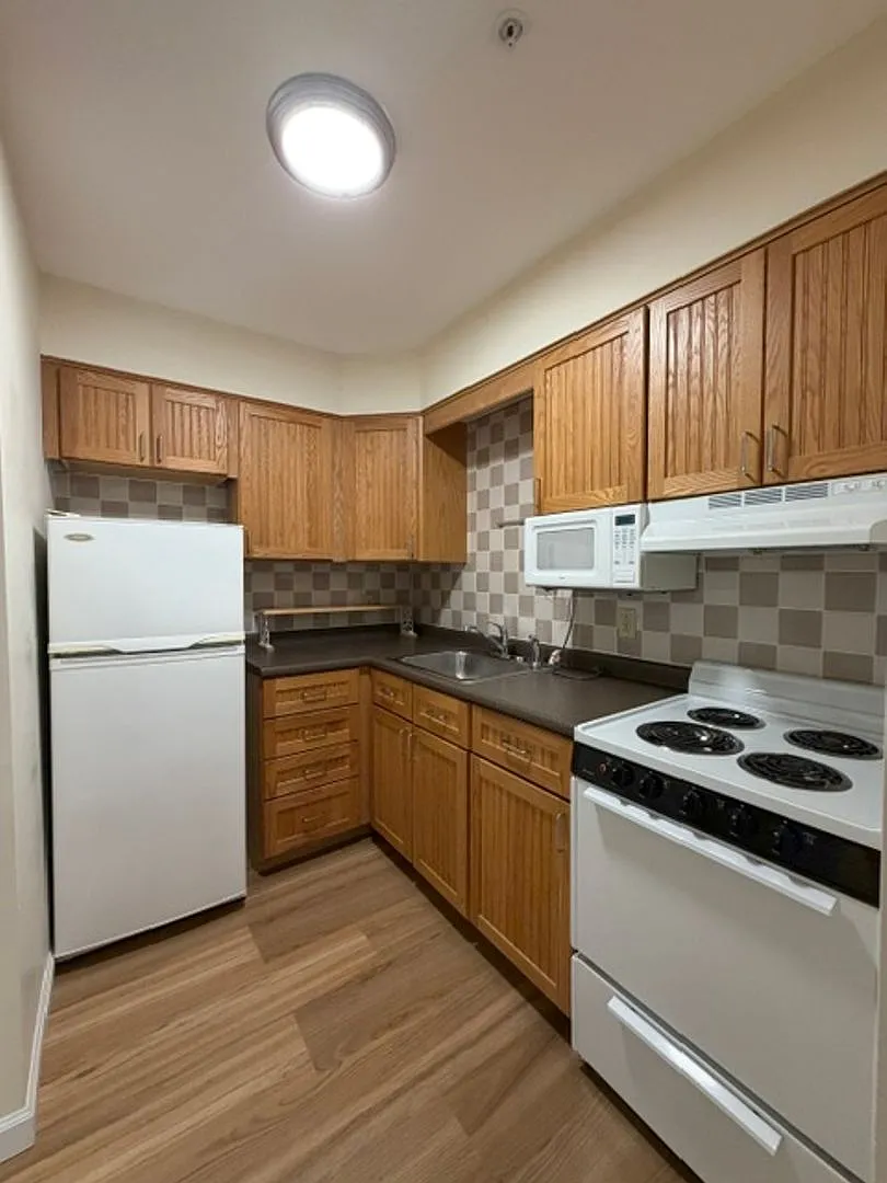 Howell House — Photo 2