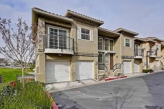699 Alexandra Ct — Photo 1