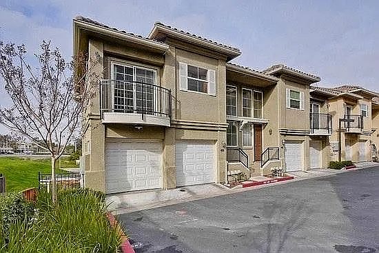 1st image of 699 Alexandra Ct
