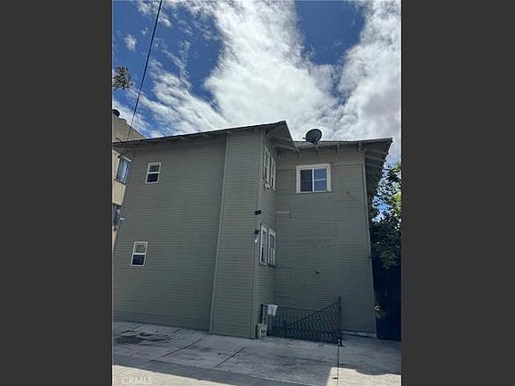 3rd image of 1845 1/2 W 12th St #1845-1/2