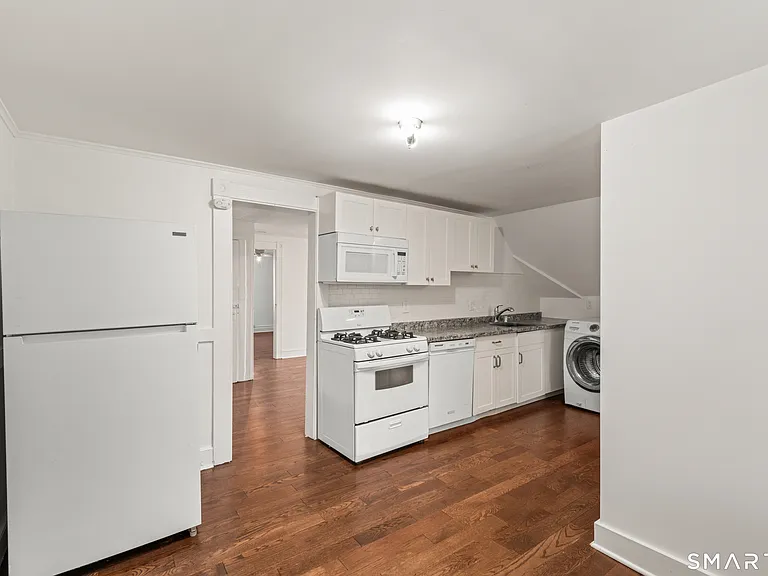 318 Suburban Ave — Photo 11
