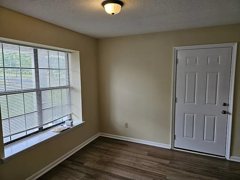 514 E Harden St #I — Photo 16