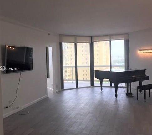 3rd image of 20191 E Country Club Dr APT 1009