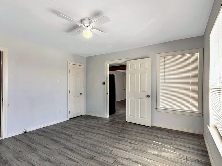 305 N Robinson St — Photo 15