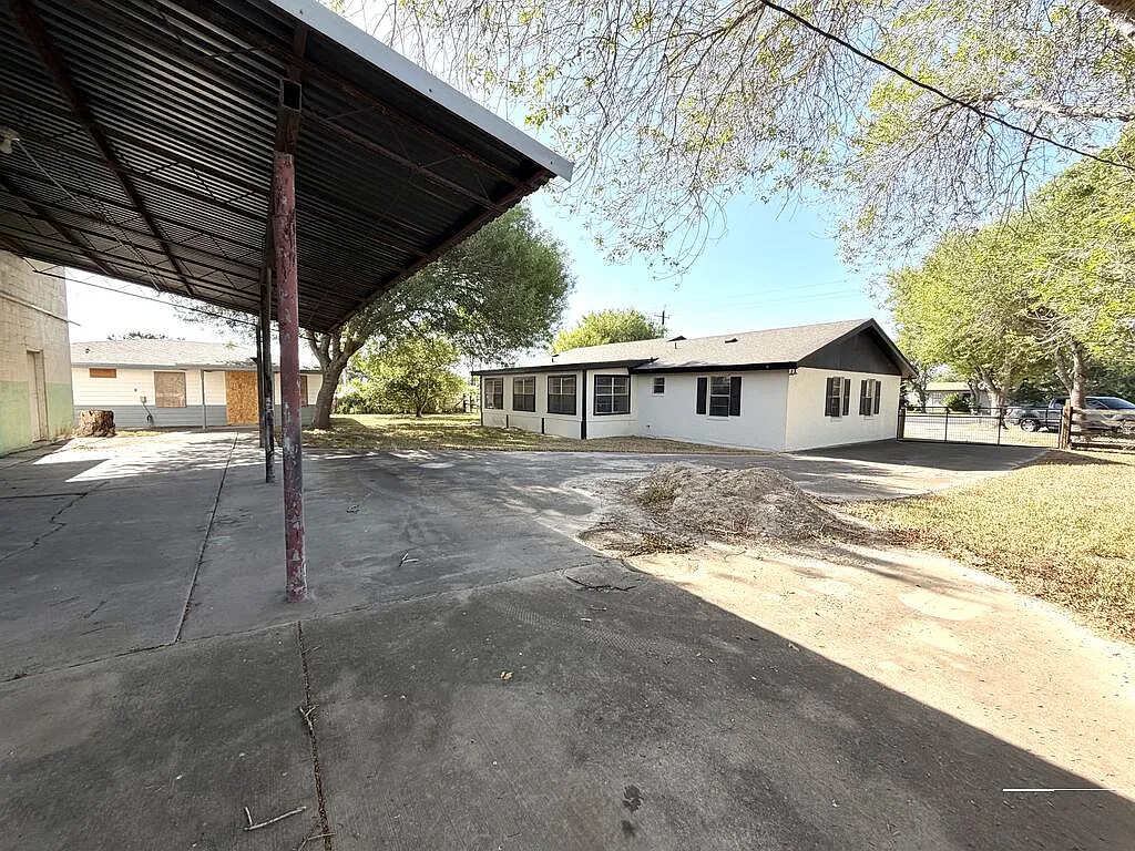 4 bed, 2.0 bath, 1707 sqft, $1,950 — Photo 4