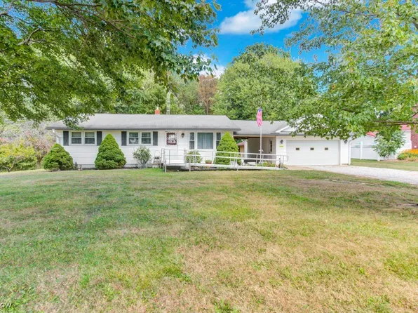 7009 Bachelor Rd NW, Waynesburg, OH 44688