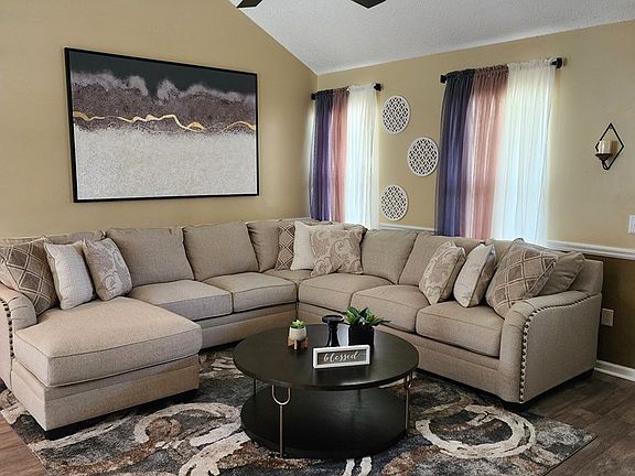 3rd image of 114 Pecan Dr