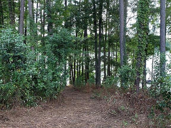 4th image of 404 Dogwood Ln