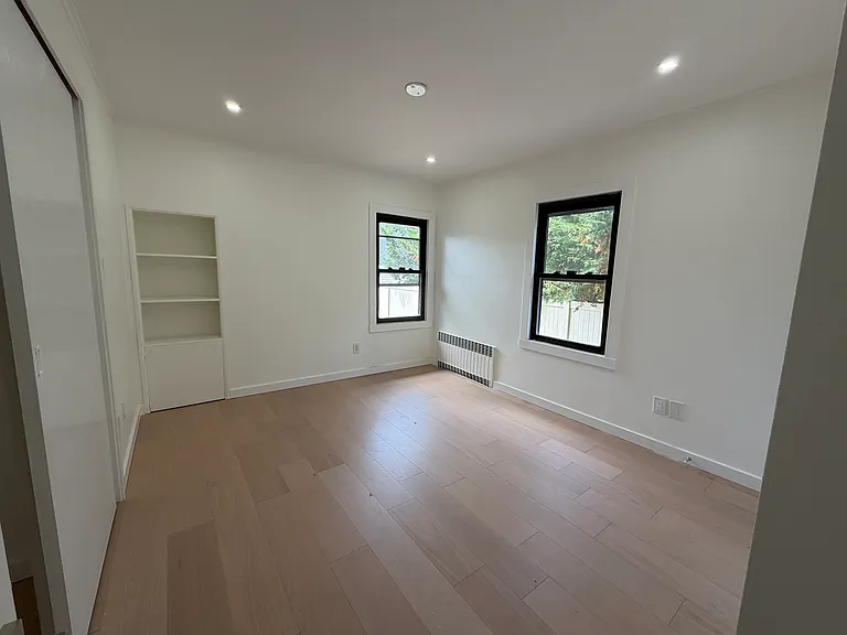 77 Centre St — Photo 8