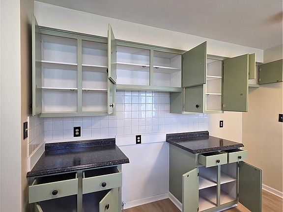 4th image of 5933 Decker Rd