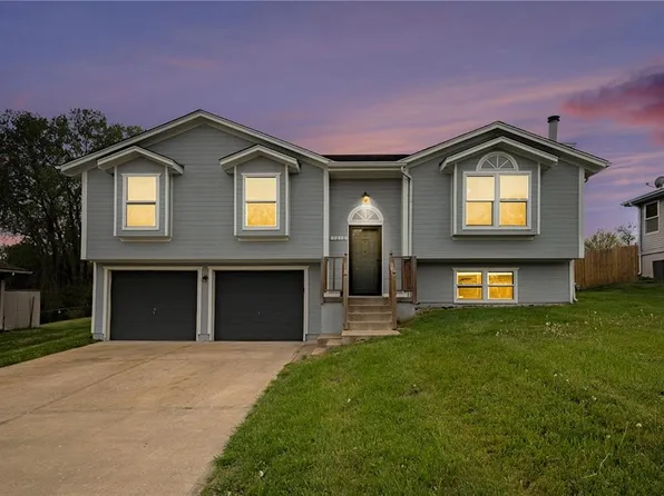 1610 S Whitney Dr, Independence, MO 64057