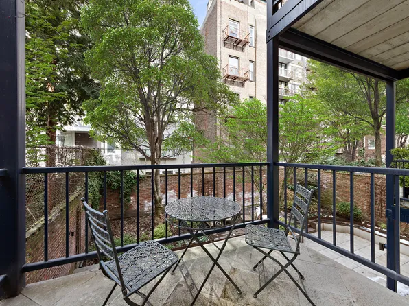 347 West 22nd Street image 7 of 13