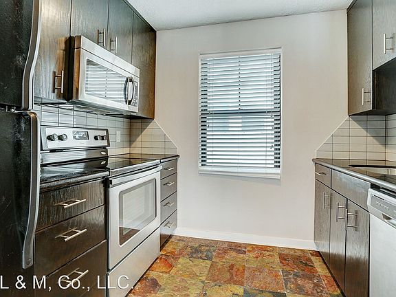 4th image of 1501 Hyde Park Blvd #8458011