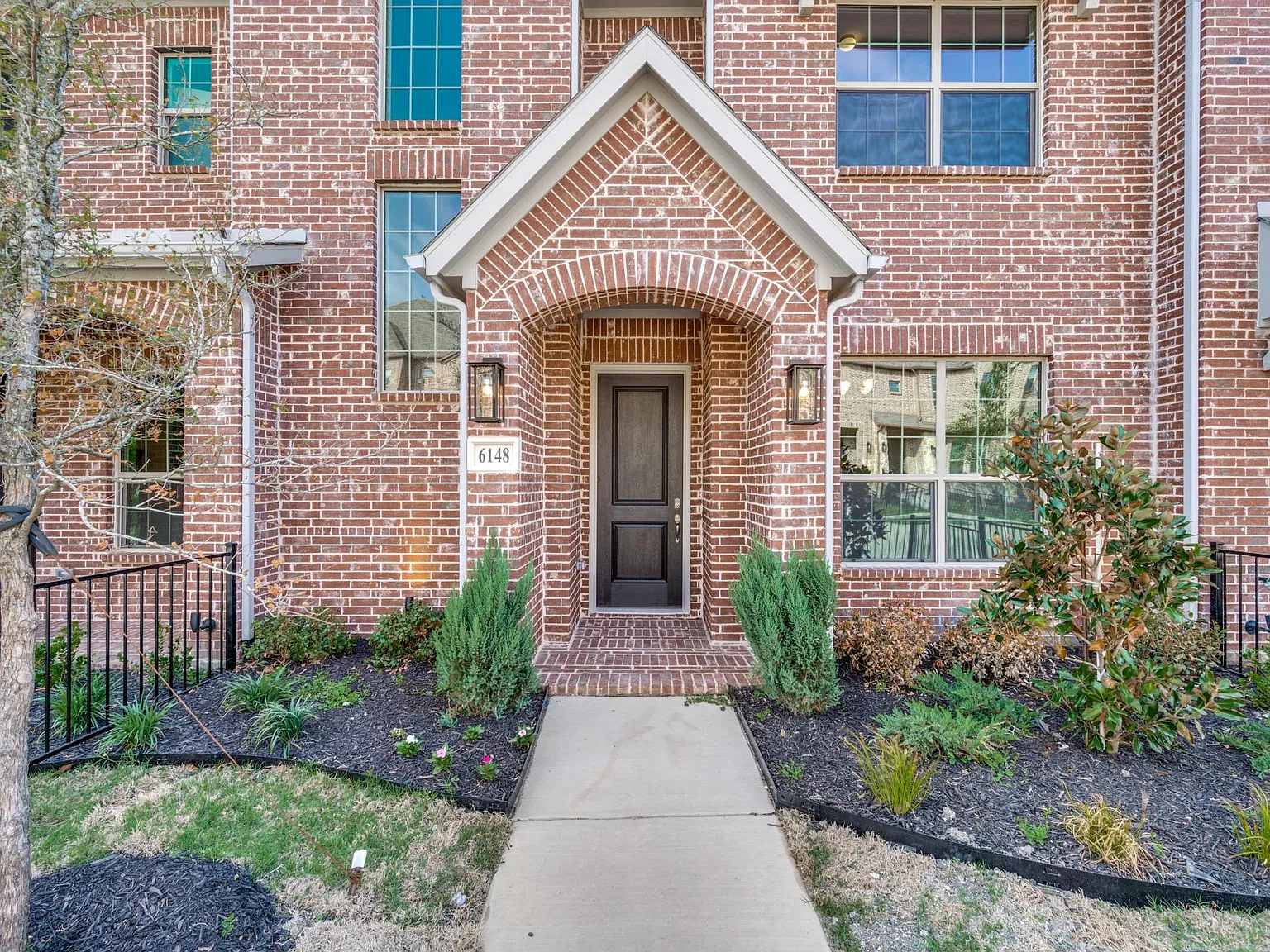 3 bed, 2.5 bath, 1720 sqft, $2,850 — Photo 2