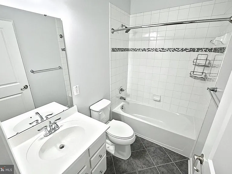 1261 Elderslie Ln — Photo 9
