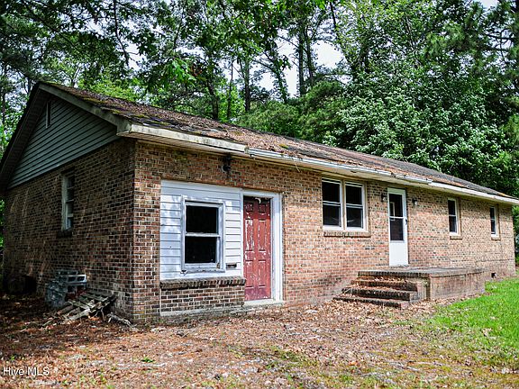 3rd image of 183 Sand Hills Road